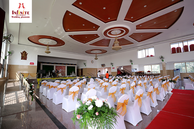 infiniteweddin1's tweet image. Our wedding seating arrangement is just perfect for your special day. For more information or booking, please call us at +91 98440 45585.
.
.
.
.
#weddingarrangements #seatingdesign #weddingseating #weddingseatings #weddinghall #weddingseats #weddinghallarrangements