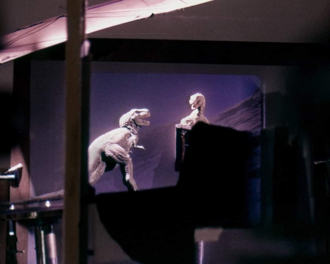 cinezoico_libro's tweet photo. #StephenCzerkas dedicó toda su vida a la fauna del pasado. Por ejemplo, esculpió los animales de la película #Elplanetadelosdinosaurios (1977), incluyendo su particular homenaje al #Rhedosaurus de #RayHarryhausen https://t.co/Tg6GbTWJwi