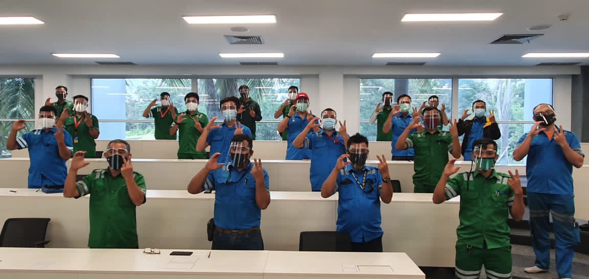McTomski's tweet photo. Dimasa pandemi, APR masih memikirkan perkembangan karyawan nya dengan memberikan training dan mengikuti protokol kesehatan dengan memakai masker, jaga jarak dan face shield. Fasilitas dan tempat training ini tentunya berada di perusahaan.#LifeatAPR #ProudAPR #LifeatAPRIL https://t.co/x8Zf8TmFmu