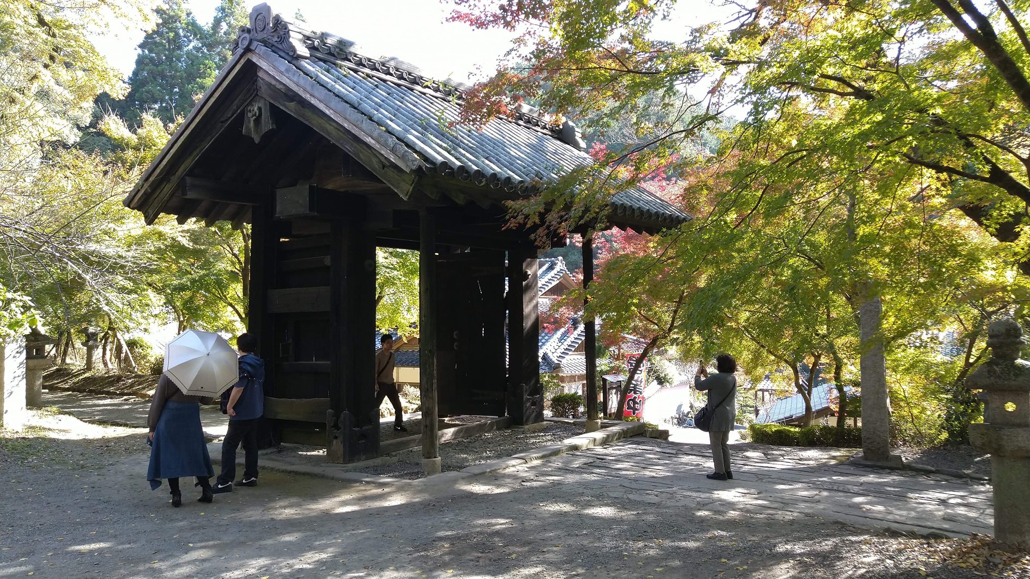 あさくら観光協会 公式 紅葉情報 秋月城跡 黒門の紅葉は色づき始めです イチョウは見頃になっています 写真は11月13日の昼撮影 紅葉 秋月 朝倉市 福岡 あさくらいふ T Co Lqur7yoify Twitter