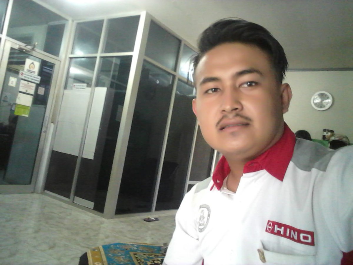 Rdinata5's tweet photo. orderan terbanyak dari mereka.soalnya d group belum sy post.
1.polisi
2.satpam
3.karyawan showroom
4.reception hotel
yuk,yg kepoin lihat full foto n video,chat,serta rekam vcs mereka silahkan Bun😉😊📩... https://t.co/0oHFrWobCt