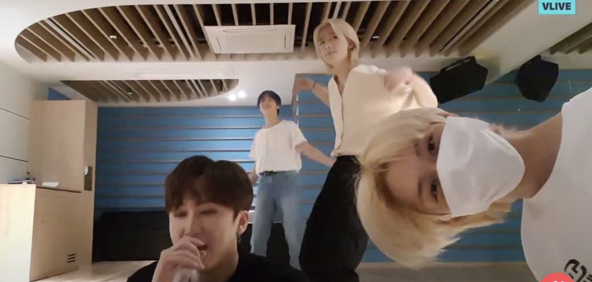 skz picked felix as the member who’s the sweetest : he says things that’ll bring up your confidence : you can just see his kindness and the sincerity in everything he says : felix is just like a really warm fudgy brownie, very sweet and warm