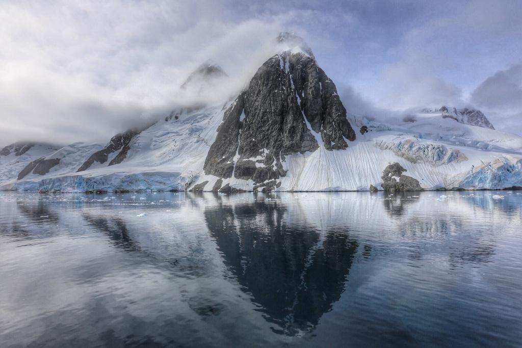 Attash11's tweet photo. A visual journey through #Antarctica and a reminder of the urgent need to protect our beautiful planet and those who live in it.
Photo courtesy of @AliBinTowar. #DohaLearning https://t.co/NdYmdkpTfB https://t.co/VwDjDKpsPW