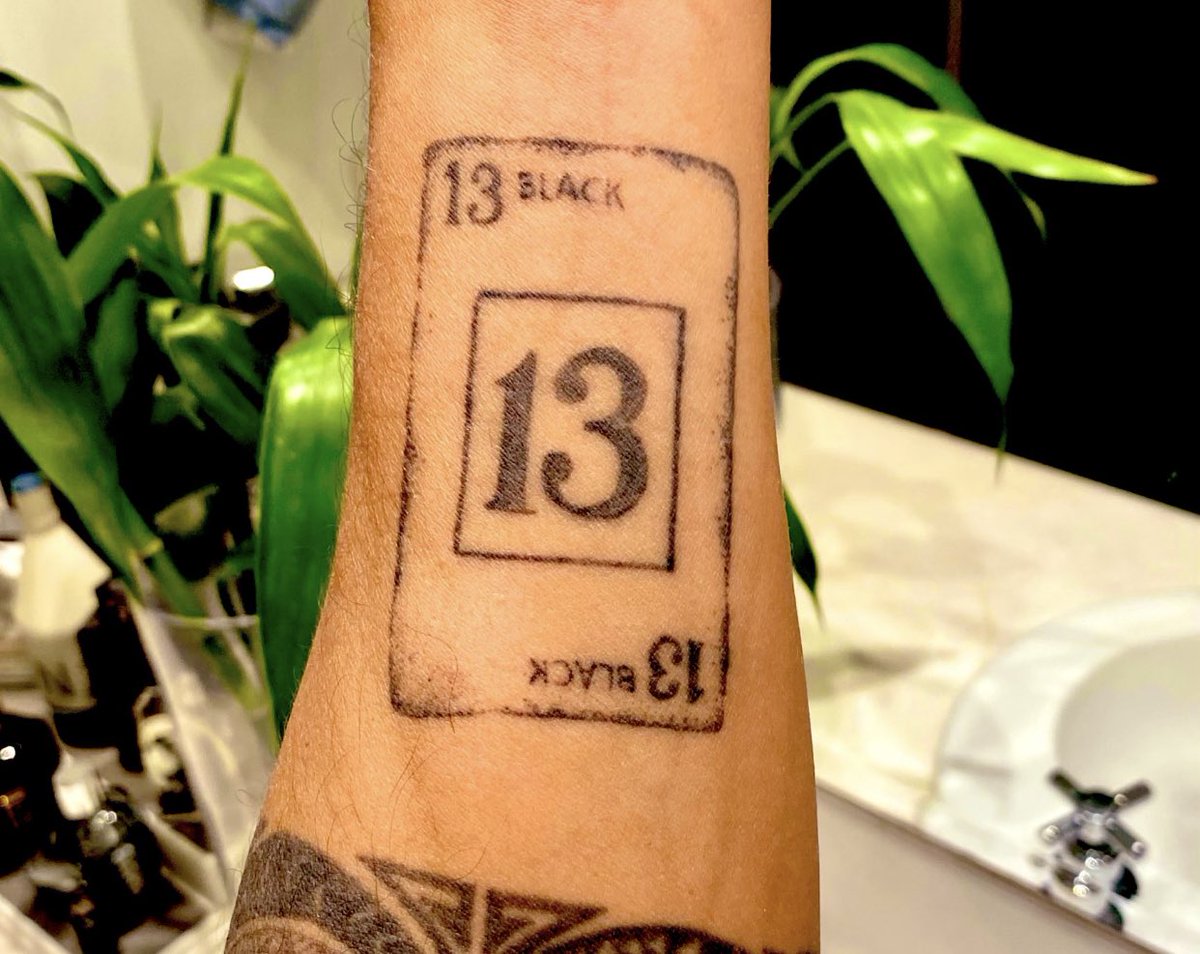 SEXTAS-FEIRAS 13: meus dias preferidos do ano. Ficam abaixo só do meu aniversário.