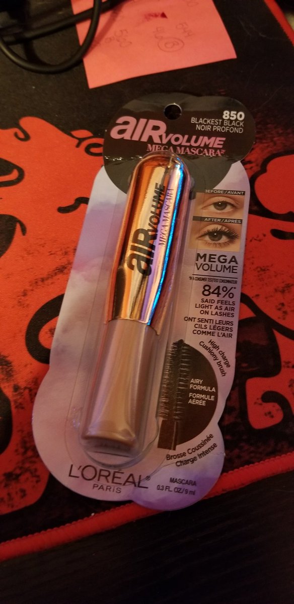 AshleyHitori's tweet photo. Tried a new mascara. My hair may be frizzy but at least my lashes looked great. #vetstudentlife.Thanks L'OREAL I love how light and large my lashes look https://t.co/OPe8pBy0H7