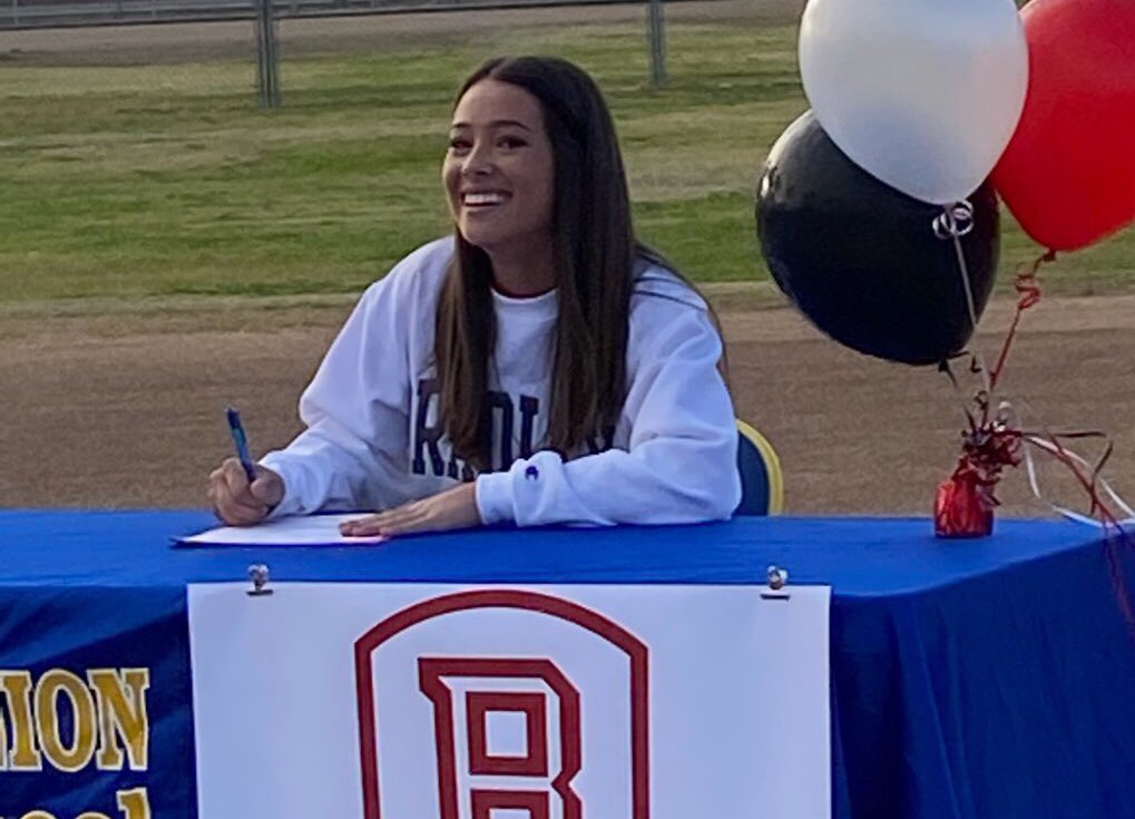rockets18g's tweet photo. Our 2021 Allison Paregien is a Bradley Brave @BradleySoftball 🥎 #NLISigningDay #GoBraves @ondecksoftball @ClovisRockets https://t.co/1BUfIfcQAL