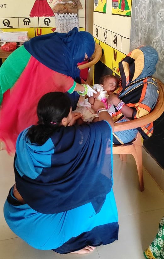 YSDIndia's tweet photo. Volunteers monitor &amp; ensure regular #VHND and immunization to children on time by following #Covid19 protection protocols in #Ganjam #Odisha @IDRF_US @PTFund @SDG2030 #goal3 #goal16 #nooneleavebehind @GlobalGoalsUN https://t.co/qi2rwlC3S5