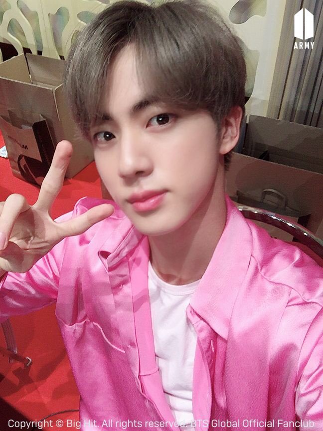finally went through my membership part of weverse,, and found selfies i didnt know existed.... i love him so much PLEASE LOOK AT THE MATERIAL (also featuring a small jk!!)