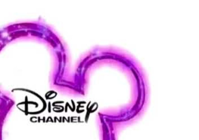 Sofia61010510's tweet photo. @Queensyyy224 @gamz_c Ce qui a gâcher Disney Channel c'est le moment ou il on arrêter de demander au acteur de faire les transition Mickey https://t.co/WUOcwYBsnP
