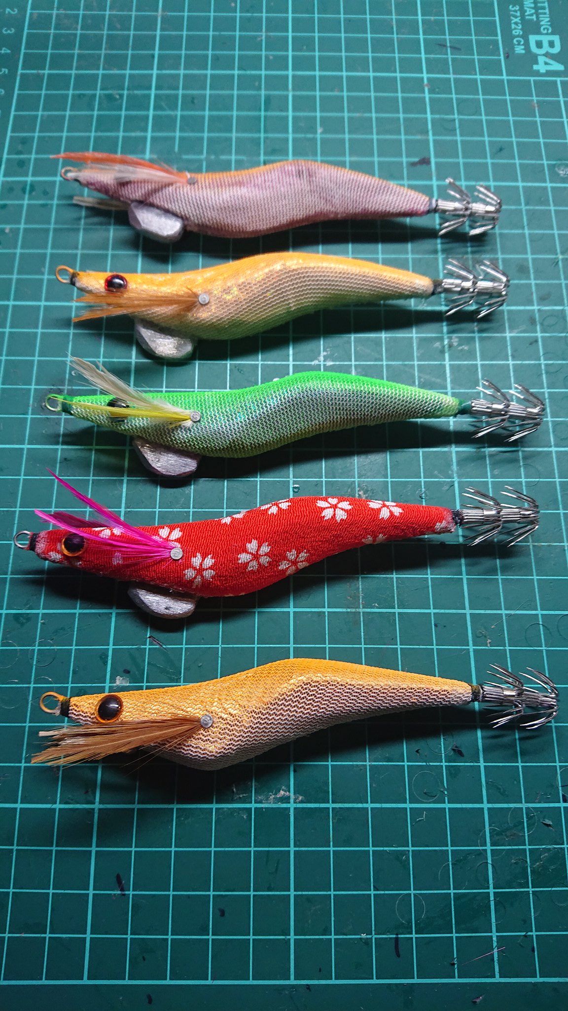 まこと 今シーズンは 自作エギ縛りでエギング やってます 新作出来たよんで 週末にでも試しに行こうかなぁ 今の状態だとディープタイプ あとは 現場で状況に合わせてシンカー を削って フォールスピードの調整しようと思ってます エギング