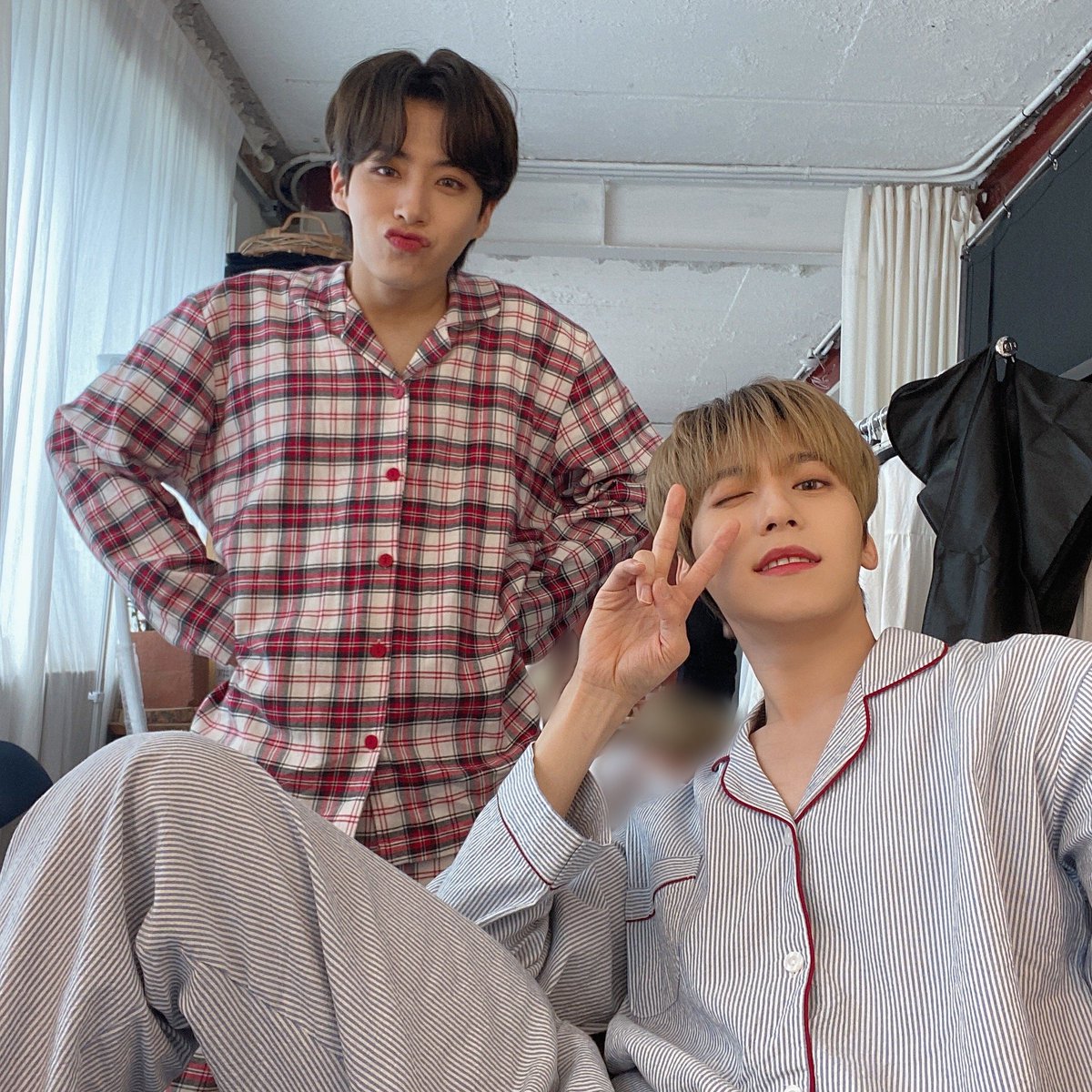 official_ONEUS's tweet photo. [#건희]
하 이땐 좀 동생 같고 귀여웠다😗ㅋㅋ https://t.co/c88kd2DmbG