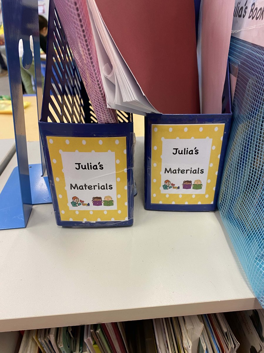 TLopukhin's tweet photo. Phonics in an inquiry, balanced literacy classroom? You bet! Here Ss play a game coming up with a word that starts with the end sound of the previous word (& learning what an egret is) plus learning ways to spell long u & then going on a classroom hunt for those words. #asigz https://t.co/mzhEoVtbEI