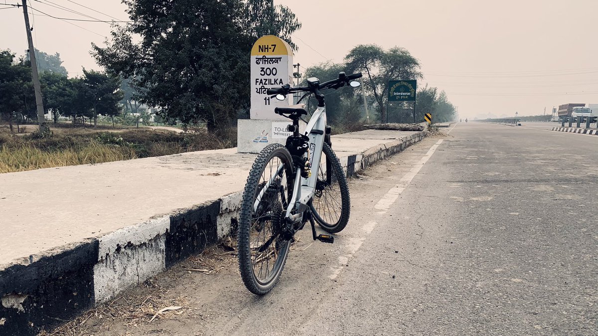 Xroaders_001's tweet photo. Any guesses how much “Scott SubCross eRide 10” ride On :
~ a single Charge
~ Eco mode only
~ Plain Roads ,occasional flyover
@PlugInIndia @scottsportsin @TorqueIndia @TeslaClubIN @boschindia @pedalandtring
#performanceCx
#IntuviaDisplay https://t.co/1WyVaUZtiy