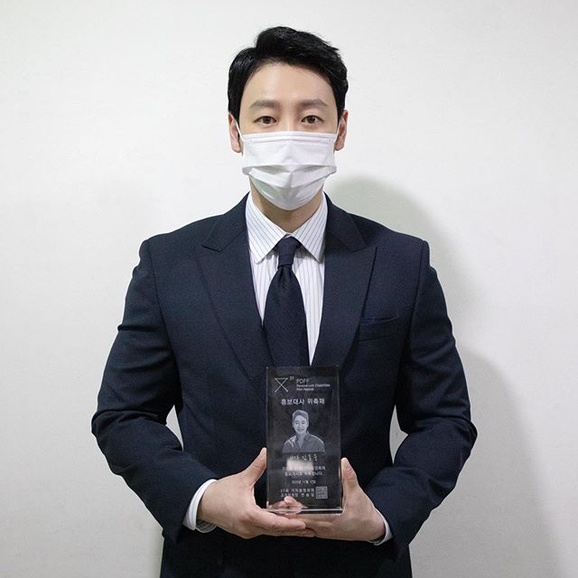 PIPPIP0729's tweet photo. #김동욱 #가치봄영화제

➡️ 김동욱 배우가 홍보대사를 맡은 <제 21회 가치봄 영화제>가 오늘 폐막합니다.

어제(12일)는 폐막식이 열렸는데요. 폐막식에 참석한 김동욱 배우의 사진을 공개합니다

🔗https://t.co/sQ77zYKyvU https://t.co/EldQj1Rcmx