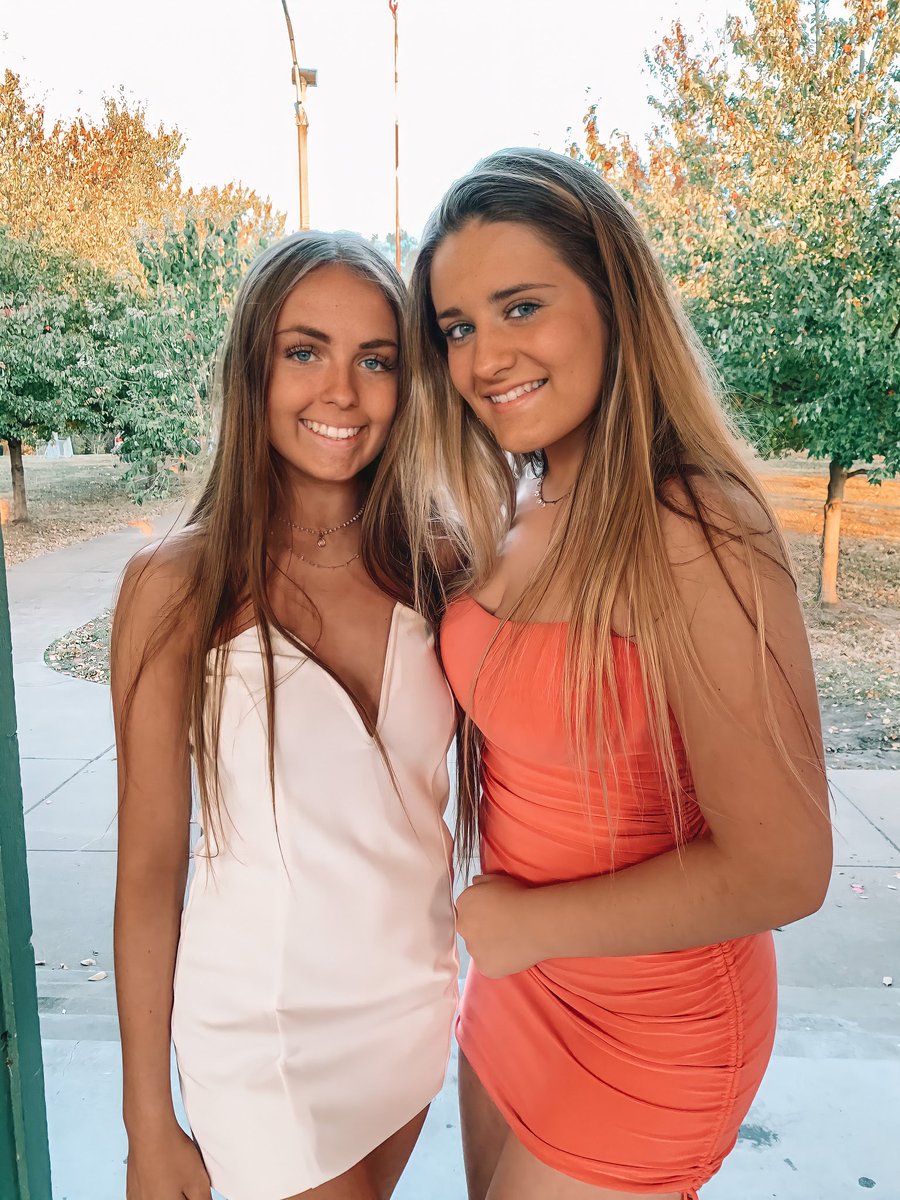⚡️DAY 10 OF GRATITUDE SNAPS⚡️ so thankful for kayla. she is always ready to have fun and putting everyone in a good mood!! I love you kay💓💓 #gratitudevp <a href="/RobardsVPHS/">Gerrie Robards</a>