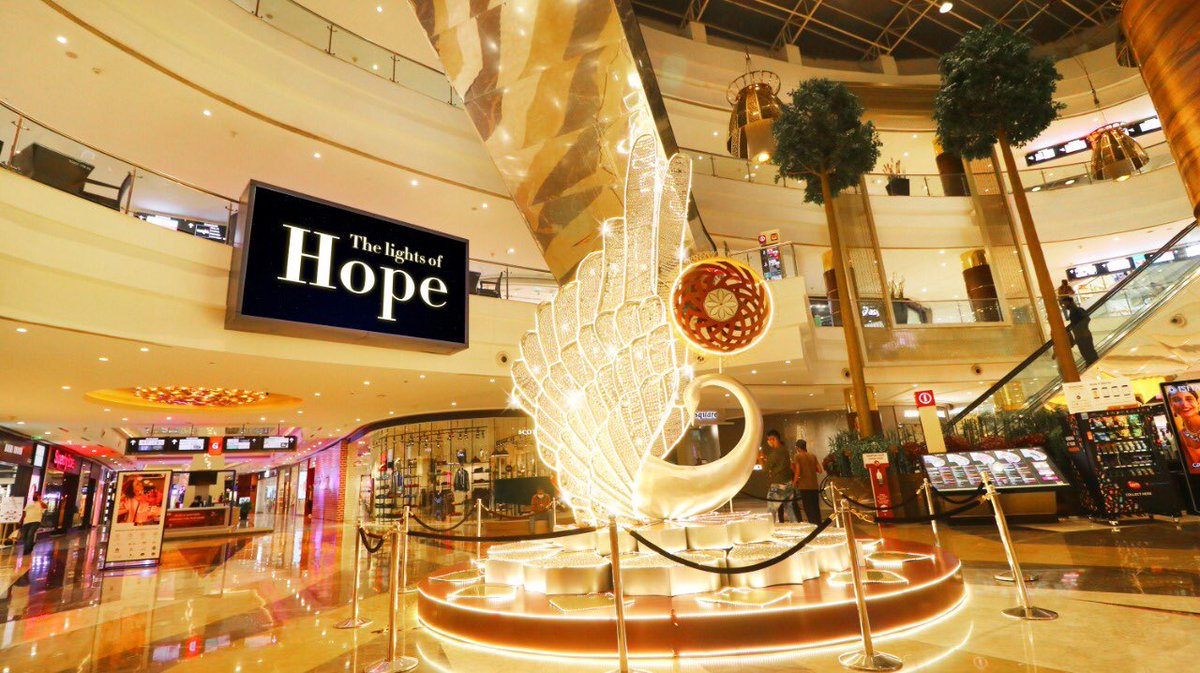 Commemorating the festival of lights with the breathtaking Lotus Pond and Crystal Swan. Now on display <a href="/PhoenixMCtyPune/">Phoenix Marketcity</a> 

#Art #Decor #WorkOfArt #Decoration #Diwali2020