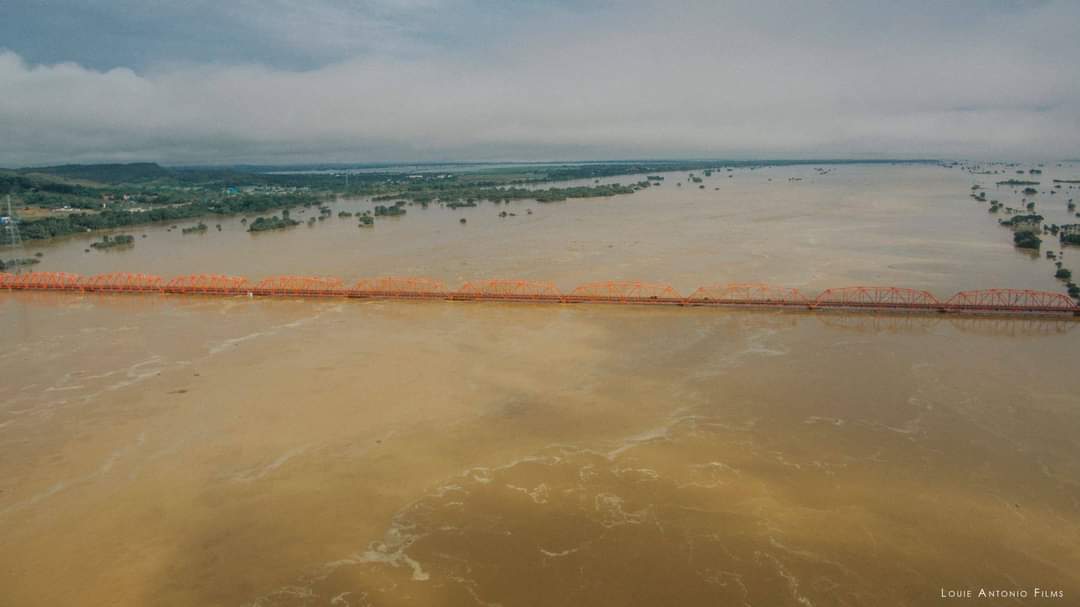themariansmu's tweet photo. #UlyssesPH | 𝗖𝗔𝗚𝗔𝗬𝗔𝗡

As of 2pm, Buntun Bridge reaches a 13-meter water level, exceeding the critical level of 12 meters.

DPWH Region 2 announced it will be temporarily closed. https://t.co/MfaPqBYXqX