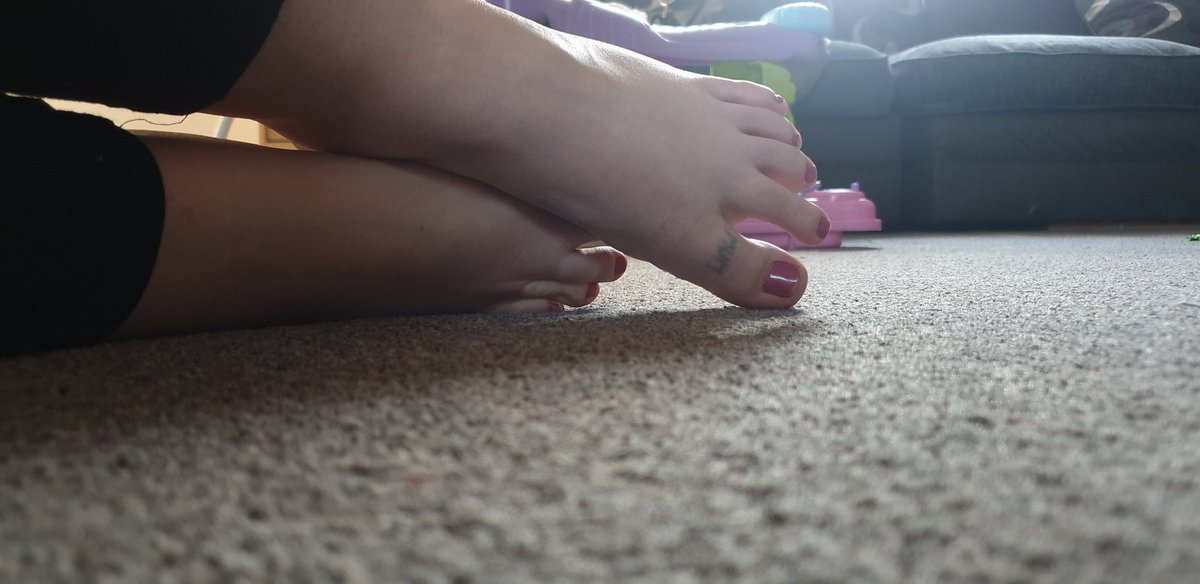 AlphaCouple7's tweet photo. Love my feet https://t.co/pYDcJicF02
