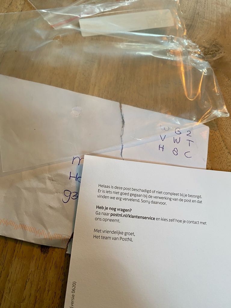 marianbrink's tweet photo. @PostNL  ring eruit. Maar de lege enveloppe wel in een zakje gedaan. 
En nu? https://t.co/M9OaSV8mL3