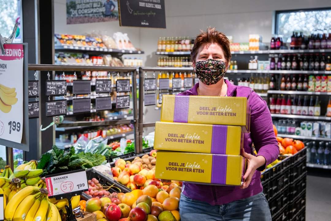 NatuurwinkelC's tweet photo. EKOPLAZA VERWENPAKKET 🎁

Van 4 november t/m 15 december kun je bij Ekoplaza sparen voor een heerlijk verwenpakket, ideaal om het jaar mee af te sluiten. Bij elke €10,- aan boodschappen krijg je een verwenpakket sticker, zo kun je zelfs met de kleinste boodschappen mee sparen.🤩 https://t.co/8SNHVwbr0G