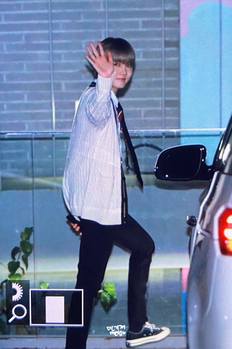 melting1103's tweet photo. 201113 NOW 투나잇 출근
말랑이 귀여워 ㅠㅠㅠㅠㅠ
#렌 #최민기 #뉴이스트 #REN #NUEST https://t.co/W55veERkKn
