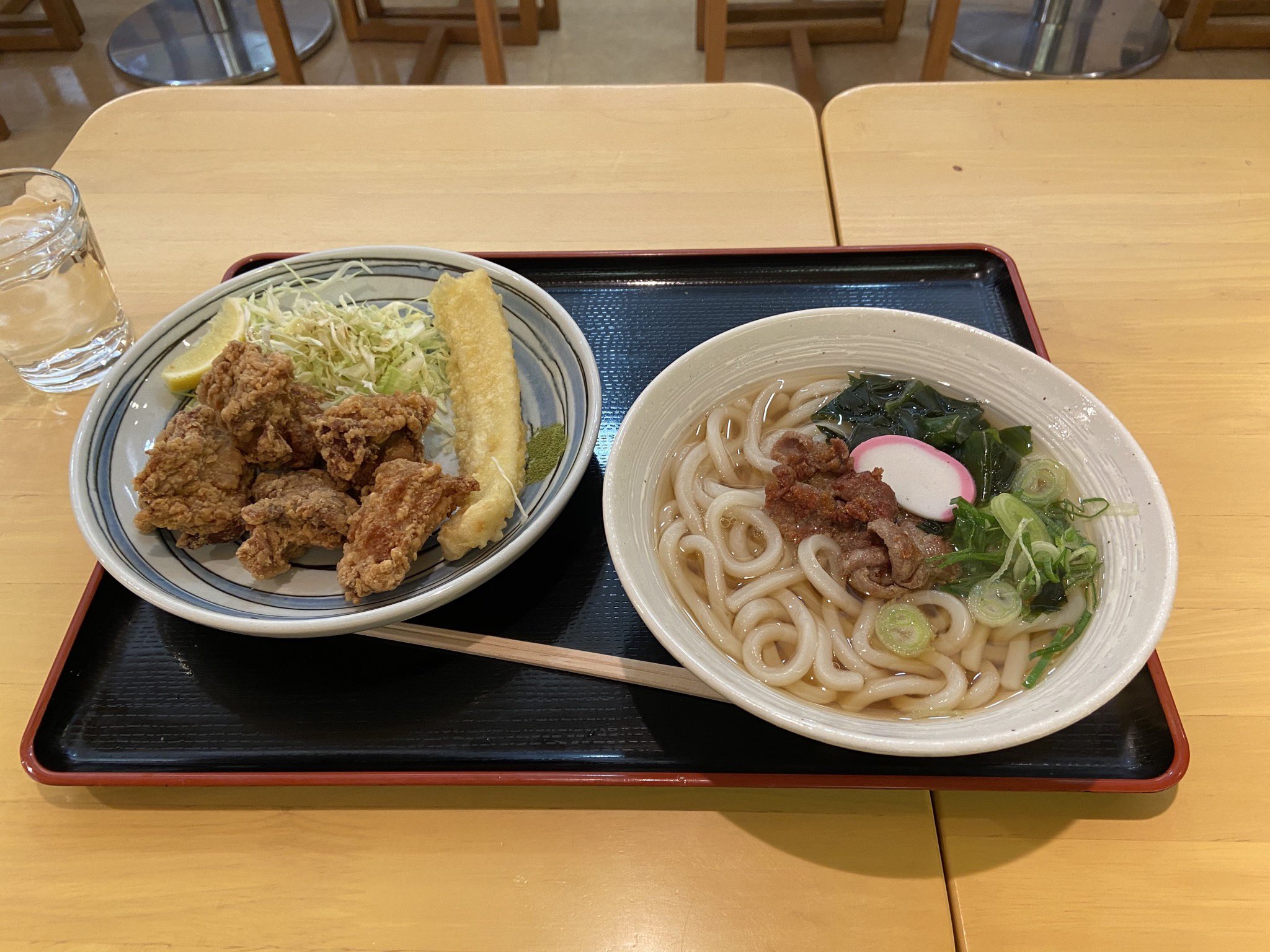 Asariyat 市役所近くにできた 熟成手打ちうどん福丸 さんにて晩飯 ホルモンうどんに加えてイカ天と唐揚げ頼みました 唐揚げのボリュームがあって食べごたえありました 熟成手打ちうどん福丸 うどん福丸 広島うどん 広島グルメ 大手町グルメ