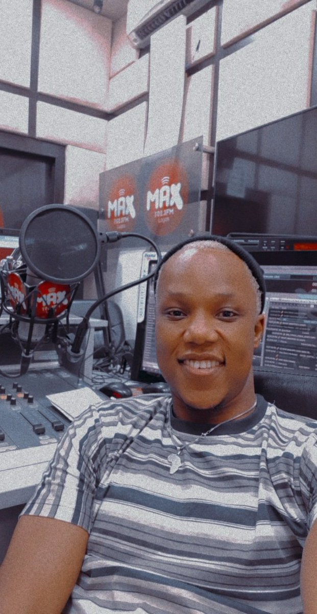 iam_RealSkillz's tweet photo. @Max1023FM @CeratheCera we like to be a part of the #randomsnapz fun too😁
#live on-air in the studio spreading that magic 🌟 https://t.co/foWg93yd3M