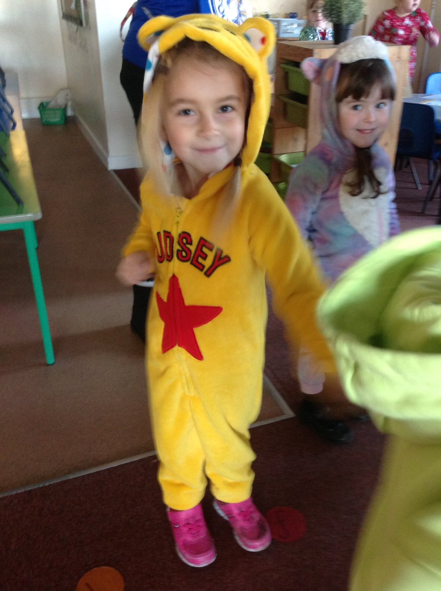 KellingtonSch's tweet photo. Enjoying Joe Wicks in Daffodils https://t.co/DMN9Yc3LZG