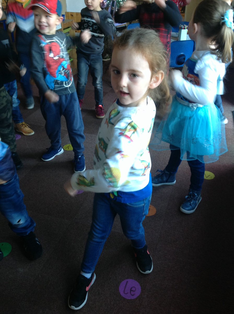 KellingtonSch's tweet photo. Enjoying Joe Wicks in Daffodils https://t.co/DMN9Yc3LZG