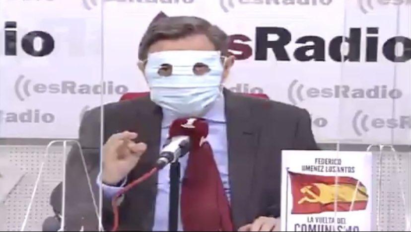LaResistencia's tweet photo. Cuando estamos de fiesta en mi casa, y noto que la cosa ya está decayendo, a eso de las cinco de la tarde, voy y vuelvo con lo que yo llamo la momia fantástica. https://t.co/6zrAIDWQM7