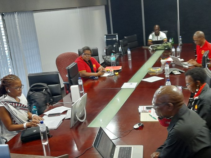 _cosatu's tweet photo. #COSATUCollectiveBargainingConference paid special tribute to the thousands of #frontline workers, particularly the #healthcare workers for the outstanding sacrifices and good work in saving lives to the point of paying the ultimate prize of losing theirs to protect others @eNCA https://t.co/6cjZ8Dhqsf