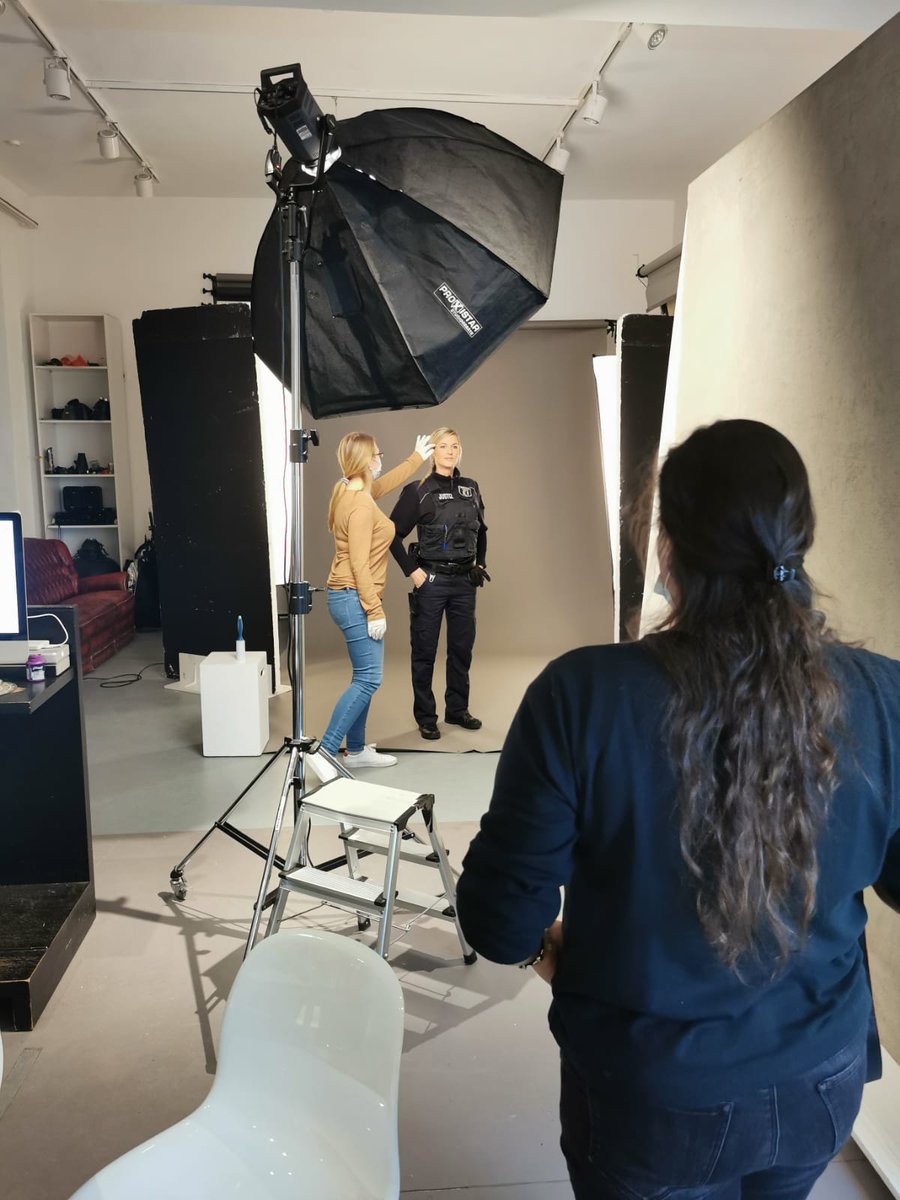 Fotoshooting für die Kampagne der Berliner Justiz. Super war's, Top-Job von allen Beteiligten. Danke an die Azubi-Models und natürlich ans großartige Team von Studio Monbijou. 👍📸🐻