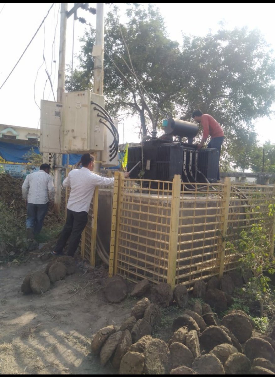 Chief_SRE_Zone's tweet photo. #jagmagdiwali 
@ptshrikant 
@ChairmanUppcl 
@MdPvvnl 
Maintenance work carried out in Saharanpur, Muzzaffarnagar &amp; Shamli for uninterrupted supply to our esteemed consumers. https://t.co/KNIpf3VIKA