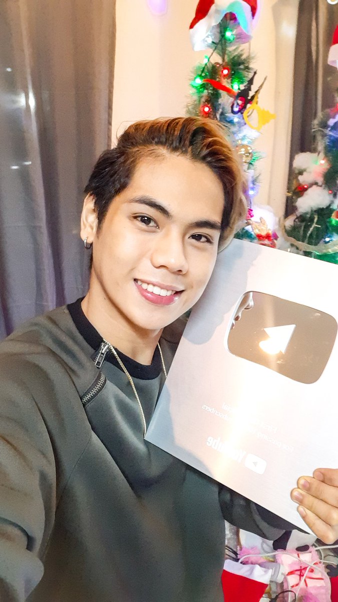 _philipruss_'s tweet photo. 100k+ SUBSCRIBERS!! Thank you so much!! This one is for you ForOne 🥰 also i want to thank @DeckOfJokerOFC  @DosporoOfficial @ForOnePH and the rest of Forone's mahal na mahal ko kayo 🥰

#1stOne #ForOne #FirstOne #1stOneJOKER #HoldOn #1stOneHoldOn https://t.co/hEoYF7mzNx
