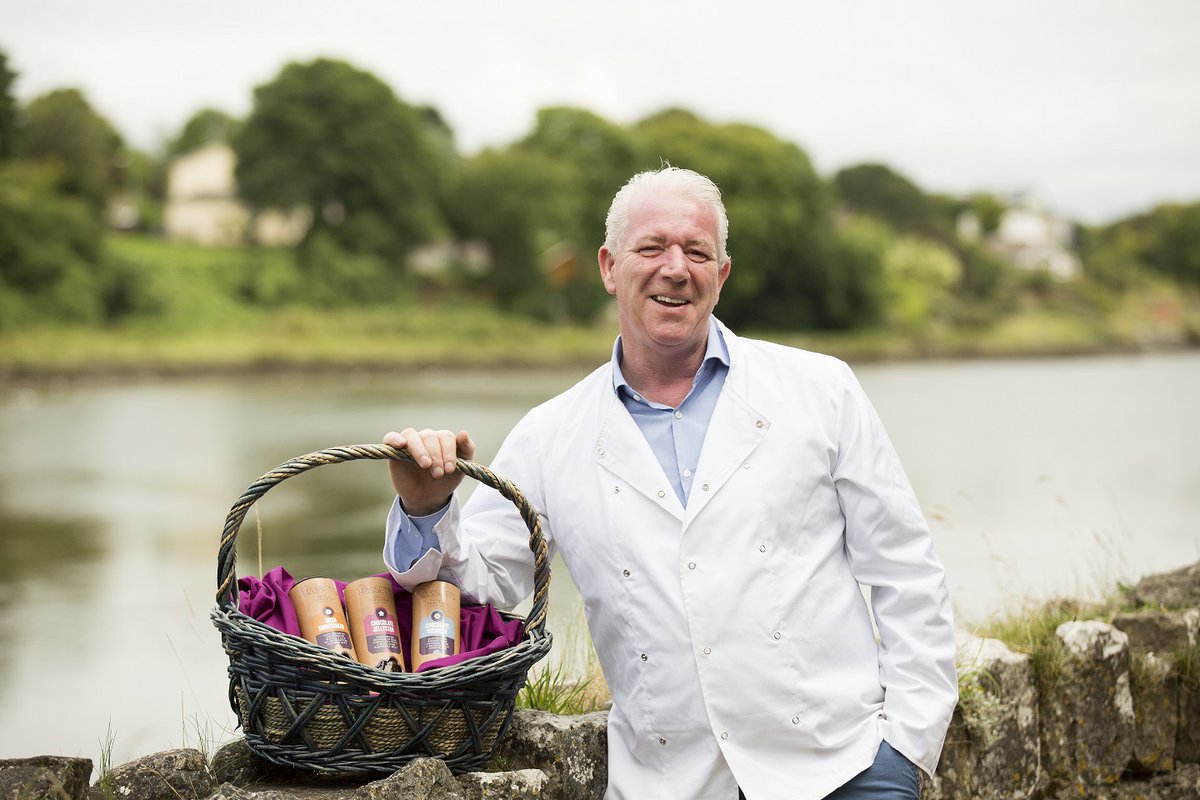 Michael Hassett of Hassett’s Bakery! 

Hasset's Bakery is a leading supplier of high-end bread and confectionery products in Ireland. You can find their artisan cracker range in a selection of our Irish food hampers 🧀 #Shoplocal #Buyirish #Hampers