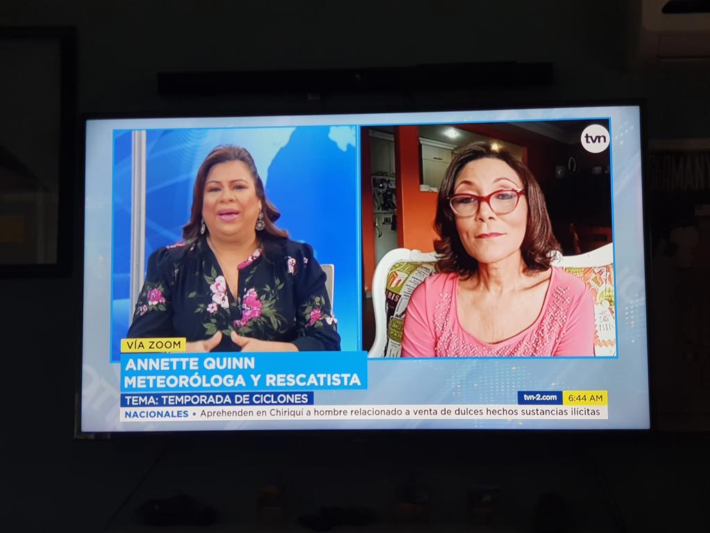 GmoLeBlanc's tweet photo. Qué tal si empezamos a valorar la IMPORTANCIA de tener una persona IDÓNEA hablando del tiempo en los noticieros. Lástima que tuvo que pasar #Eta para que @tvnnoticias se diera cuenta 
@quinnannette se le extraña en las mañanas!!! https://t.co/EzuhHjKe79