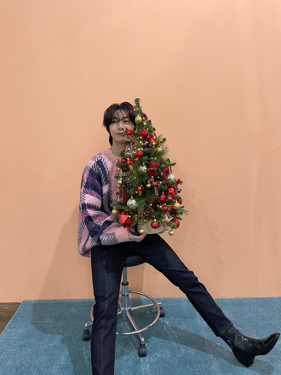 OfficialMONSTAX's tweet image. 미리 메리크리스마스! 몬베베 선물 하나 더 생겼다🙏 #광고 #버츠비 #버츠비립밤 #립밤맛집 #앳스타일 #형원