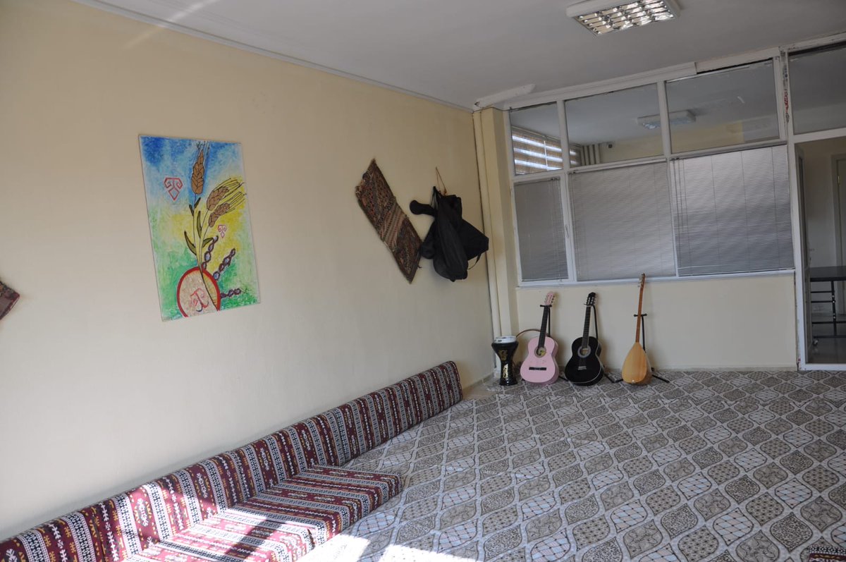 EMİRGAZİ ÖĞRETMENEVİNDEN SINIRSIZ HİZMET
Emirgazi Öğretmenevi ve AkşamSanatOkulu 7/24 hizmet veriyor.Tek kişilik odaları ile her odada LCDekran  Televizyon,Sınırsız internet,gün boyu sıcak su vb.müşteri memnuniyeti için sınır tanımayan hizmetleri sunmaya  devam ediyor.<a href="/ziyaselcuk/">Ziya Selçuk</a>