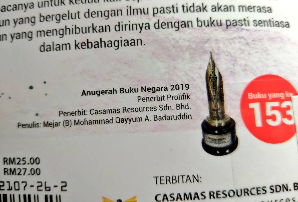 dieyanayuni's tweet photo. Aku nak rant pasal buku ni. 
Penerbit profilik menang Anugerah Buku katanya. Setiap mukasurat baca rasa nak carut. https://t.co/91L53GKFo8