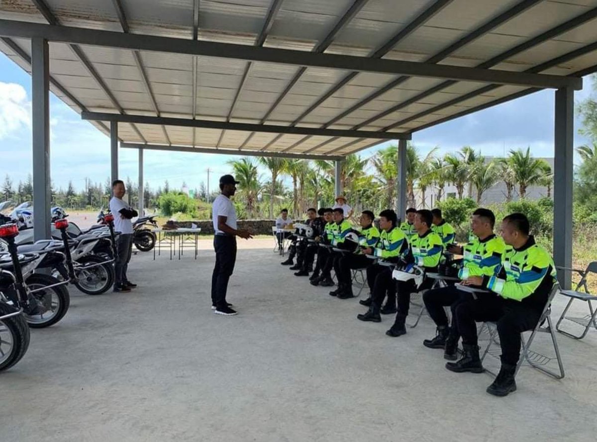 ActifsTogolais's tweet photo. Il s'appelle Fergani togolais passionné de moto et fierté africaine en Asie.

Phénomène incontesté de moto,il est aujourd'hui formateur de la garde présidentielle Thailandaise et collabore avec les plus grandes firmes d'engins à deux-roues.1
#TogolaisActifs #motocross #tgtwittos https://t.co/v3SQ2ScOAU