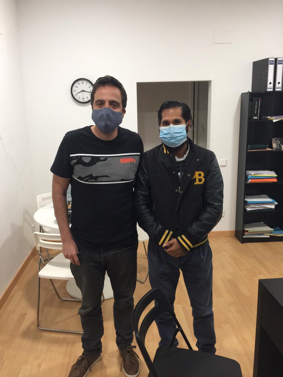 El ejercer la abogacía tiene regalos impresionantes.
El ayudar a un amigo y hacerle ganar un duro juicio es verdaderamente reconfortante