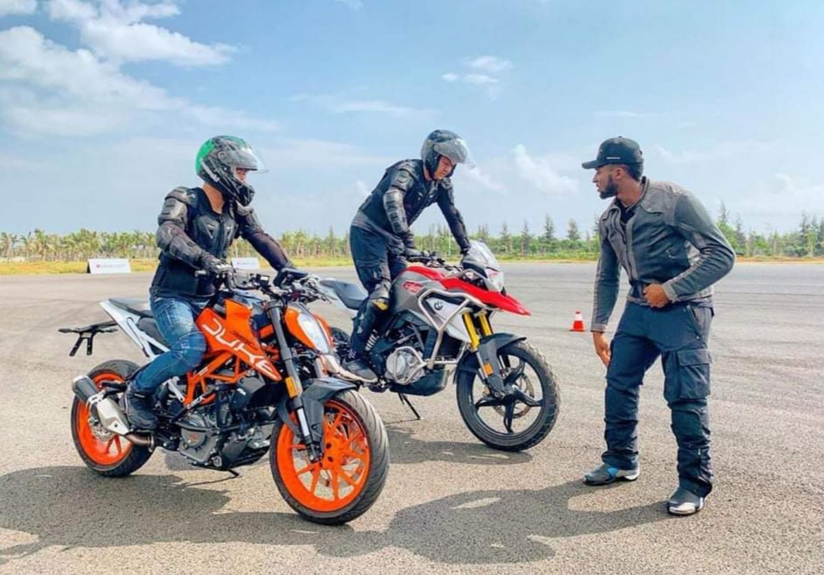 ActifsTogolais's tweet photo. Il s'appelle Fergani togolais passionné de moto et fierté africaine en Asie.

Phénomène incontesté de moto,il est aujourd'hui formateur de la garde présidentielle Thailandaise et collabore avec les plus grandes firmes d'engins à deux-roues.1
#TogolaisActifs #motocross #tgtwittos https://t.co/v3SQ2ScOAU