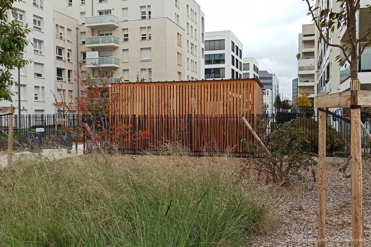 ModulandFrance's tweet photo. [Réalisation] #Esplanade #Tase : au cœur du quartier Carré de soie, un lieu de détente ludique et familial avec un magnifique abri en douglas fabriqué dans les usines #Moduland. Bravo à tous les acteurs du projet ! Parcs et Sports @vaulxenvelin69 @grandlyon https://t.co/M6cyr22i56