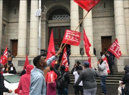equal_education's tweet photo. [Statement] Equal Education is in solidarity with housing activists who are in the WC High Court, to fight against @CityofCT &amp; @WesternCapeGov trying to appeal the judgment in the Tafelberg case  

#LandForPeopleNotForProfit!

Read our full statement 👉🏿https://t.co/1e2XA55mXZ https://t.co/ZFyACjNrKx