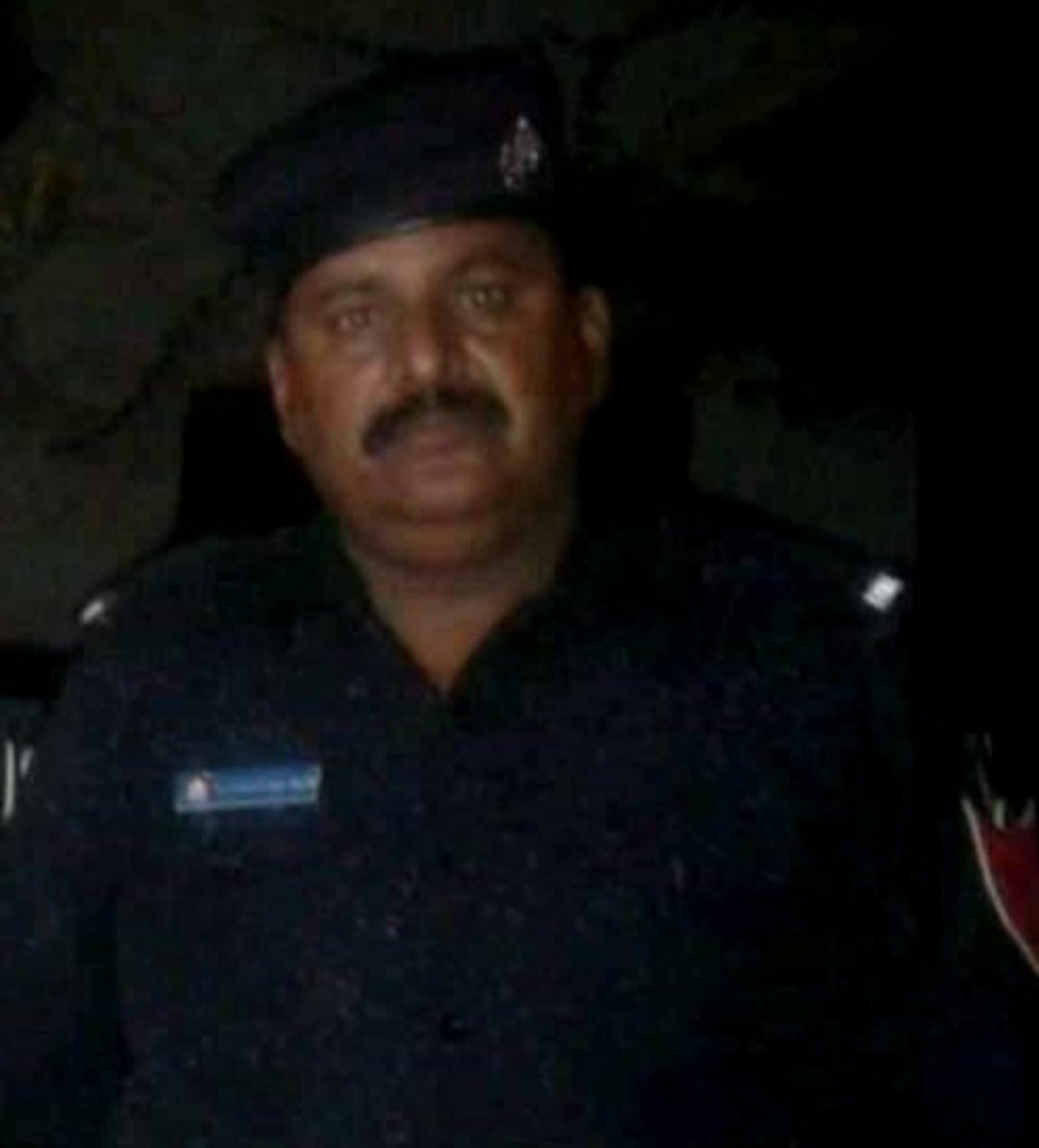 ان تینوں کی بہادری کی کیا تعریف کرو میرے پاس الفاظ نہیں ان تینوں کو انعام کے ساتھ تمغے دیے جائیں ان کے بارے میں نصاب میں پڑھایا جائے۔
#سلام_پولیس