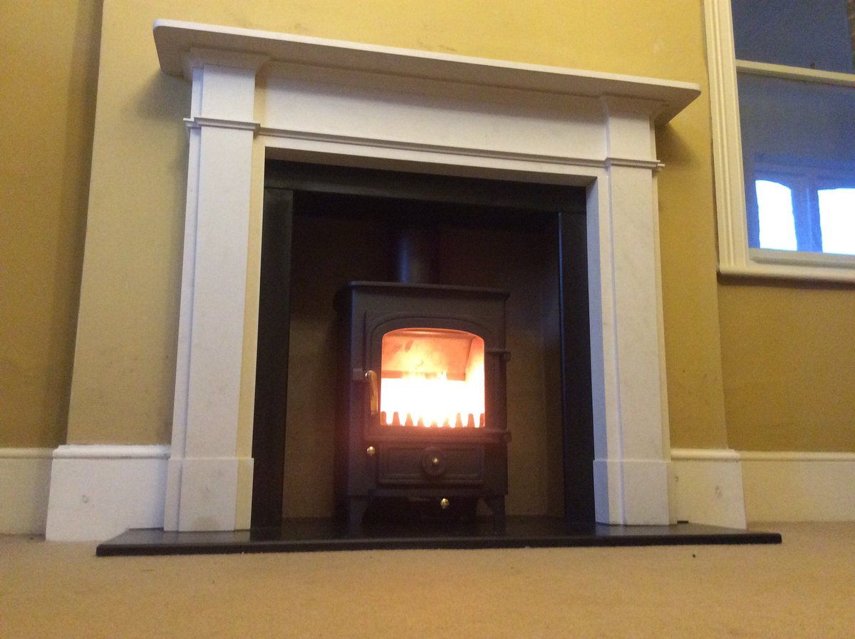 heatsourcerer's tweet image. #stove #inspiration #rutland - Looking for timeless classics, look no further than the Clearview Stoves Pioneer 400 and Chesneys London Devonshire in Limestone with black Italian slate, a perfect combo. Give us a call to find out what we can do for you 01572829953