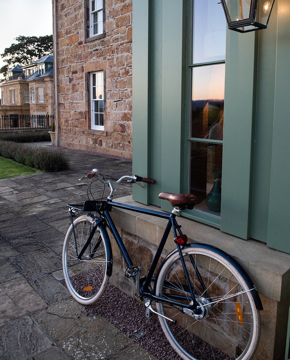 Take a bike and cycle around during dusk and watch as the beautiful, Autumn colours come to life...🍂

#Linkslife