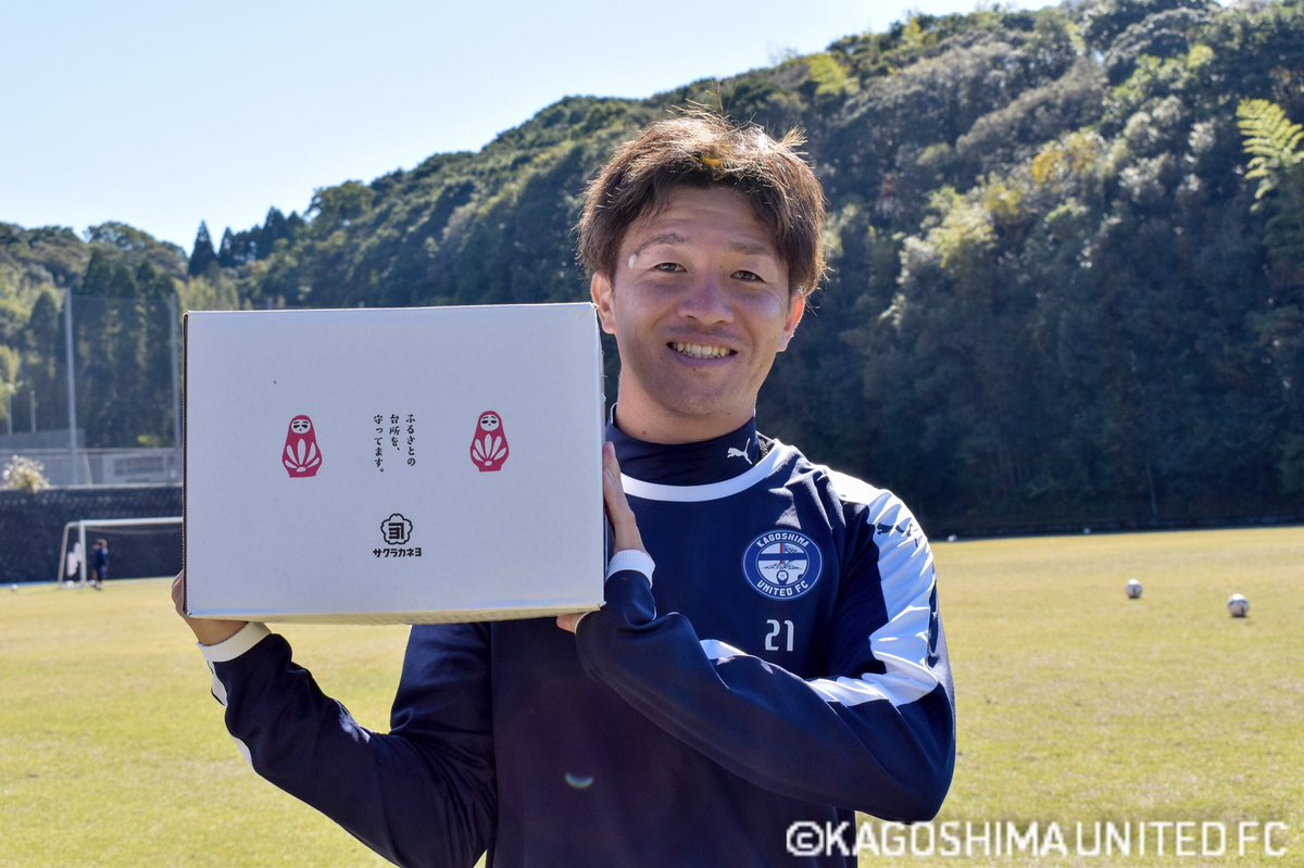 鹿児島ユナイテッドfc サクラカネヨ 様とのコラボ醤油 クラブスポンサー Sakurakaneyo 様とのコラボ醤油 カケル が販売開始 鹿児島をもっとひとつに スローガンにちなみ 濃口醤油 甘露 ゴールド のブレンド 醤油を使い切ると文字がで