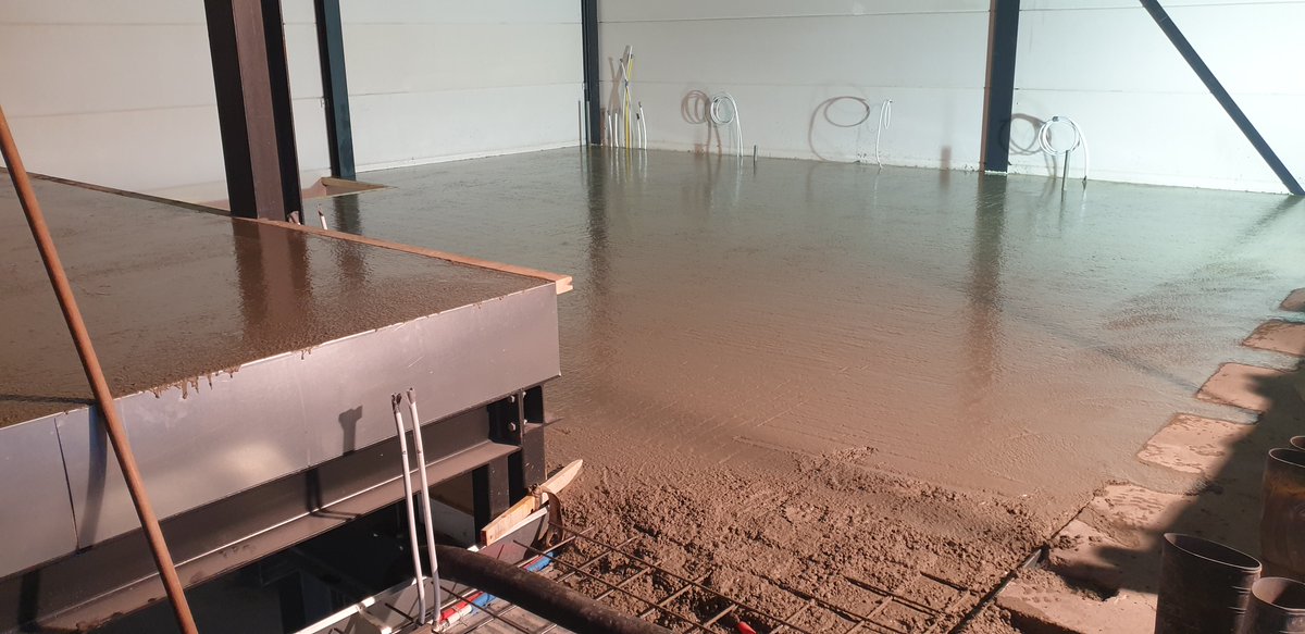 Extra tussenvloer nodig in een bestaande situatie, ja dit is zeer goed mogelijk met staalplaatbetonvloeren, compleet door ons te verzorgen inclusief wapening en betonafwerking.