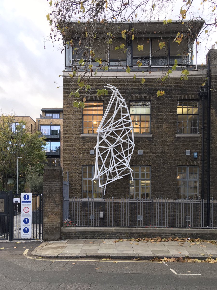 Patrick_Myles's tweet photo. Wonderful to see Right to Climb by artist Walid Siti now installed at 31 Oval Road, London NW1! Commissioned by @vcky_rchrdsn of inter_national_projects and part of @LFArchitecture Up until 18th December 2020. Don’t miss it #art #architecture #LFA2020 https://t.co/VyRmh0kCh4